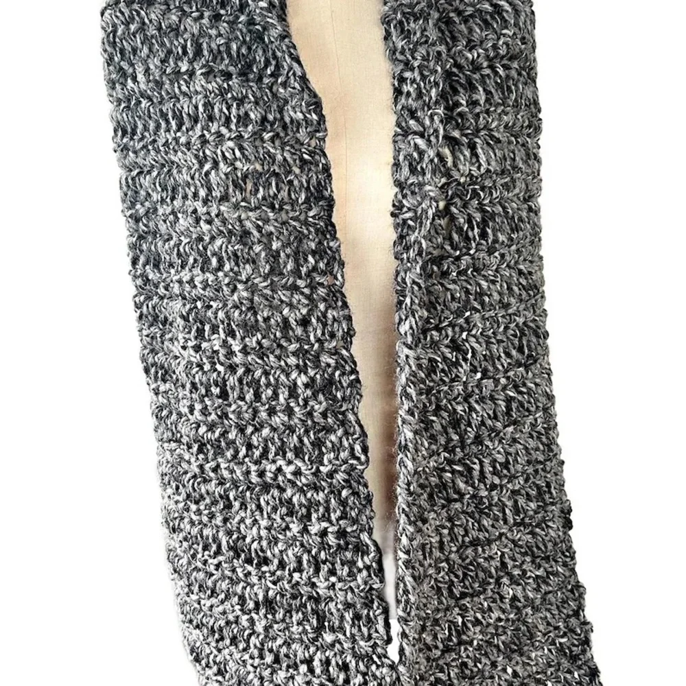 Chunky Knit Gray Scarf - Picture 2 of 4